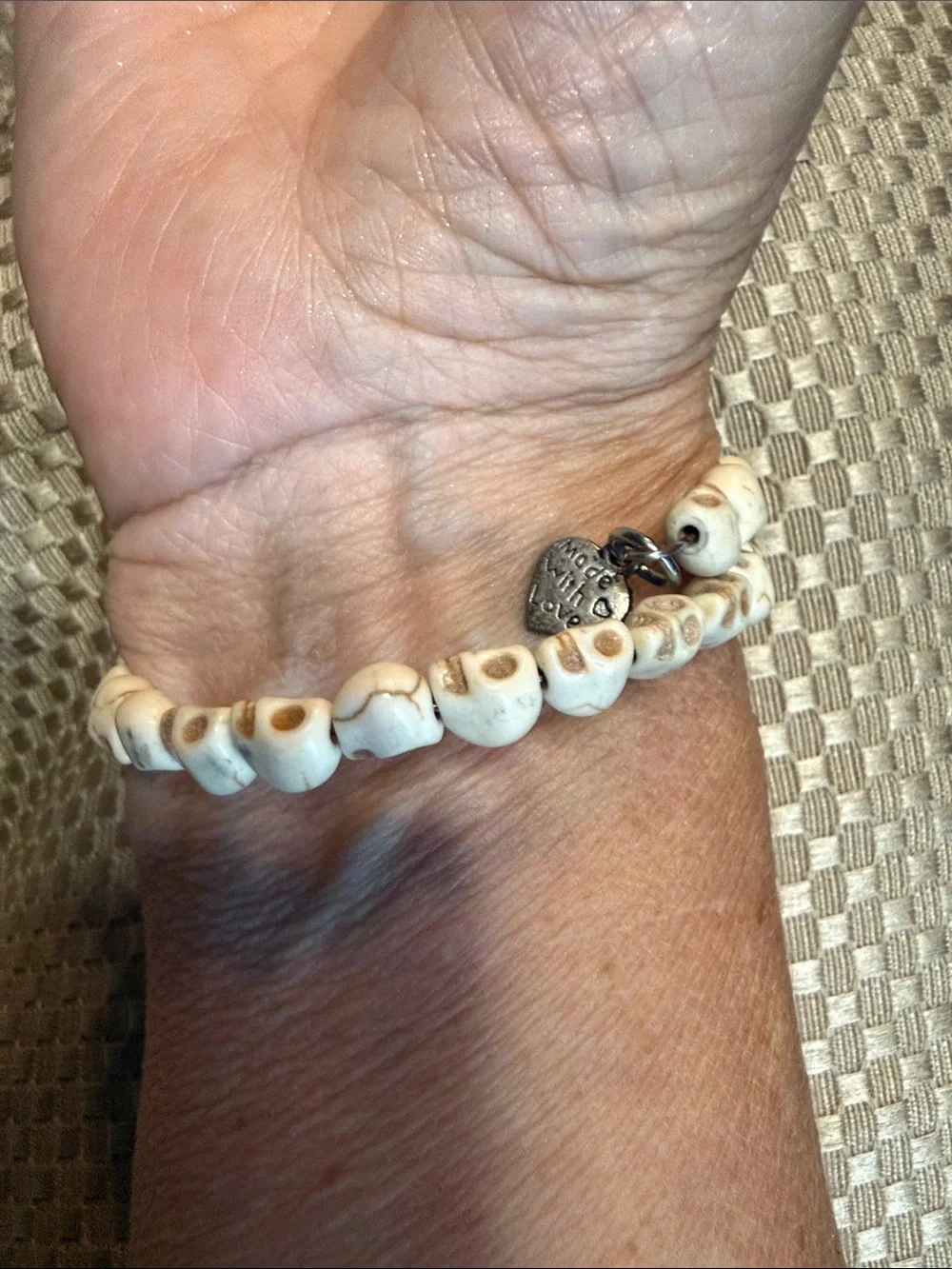 Snap bracelet featuring